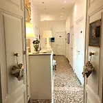 Dora Aurea Λεβάντο