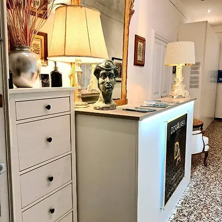 Dora Aurea Λεβάντο