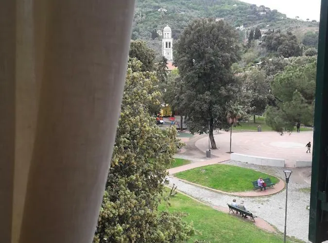 Dora Aurea Λεβάντο